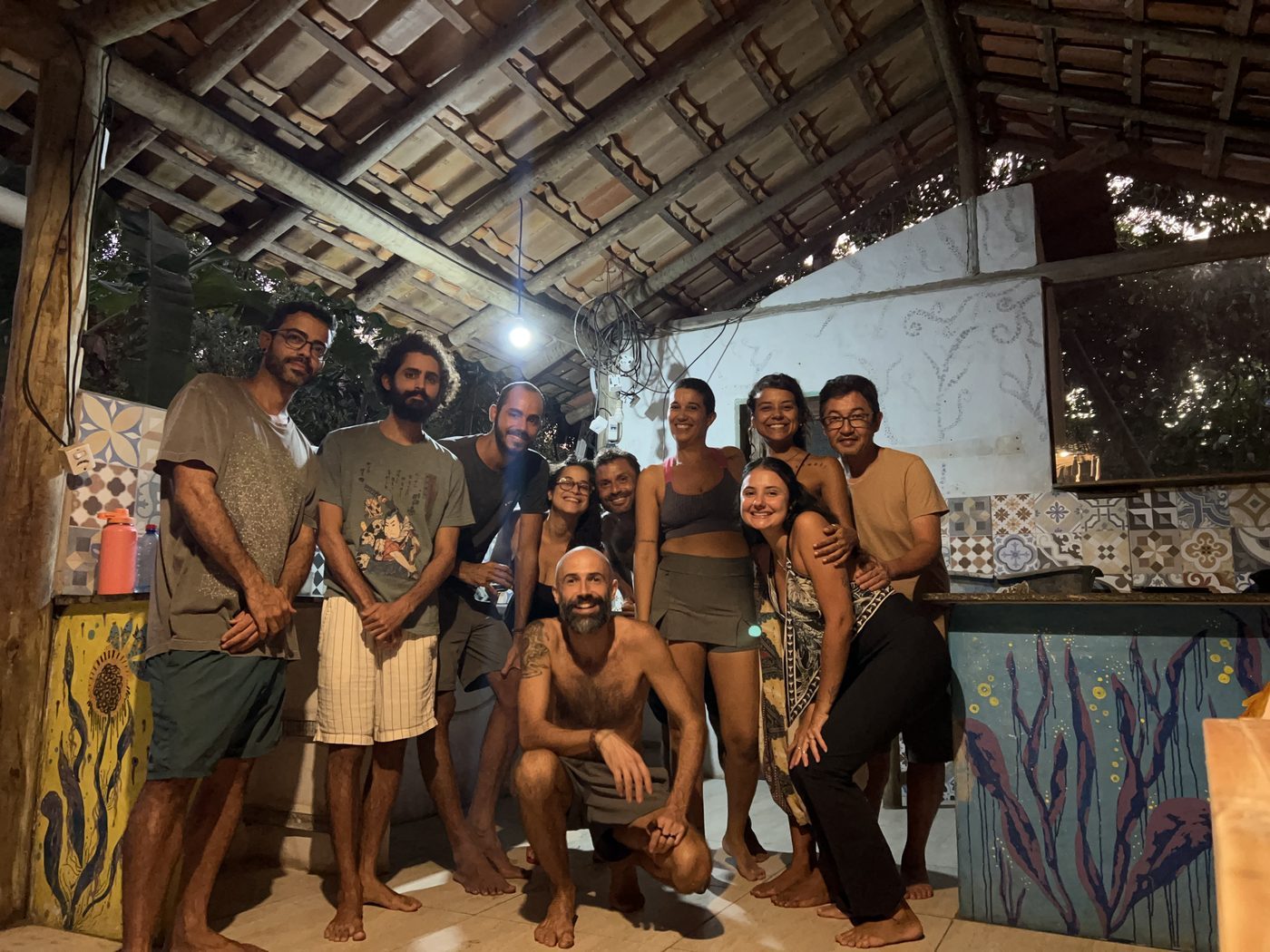 Grupo de pessoas numa comunidade